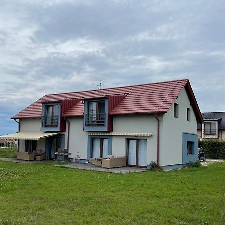Lake View Apartments Near Golf Resort Kuneticka Hora, Dritec ปาร์ดูบิตเซ ห้อง รูปภาพ