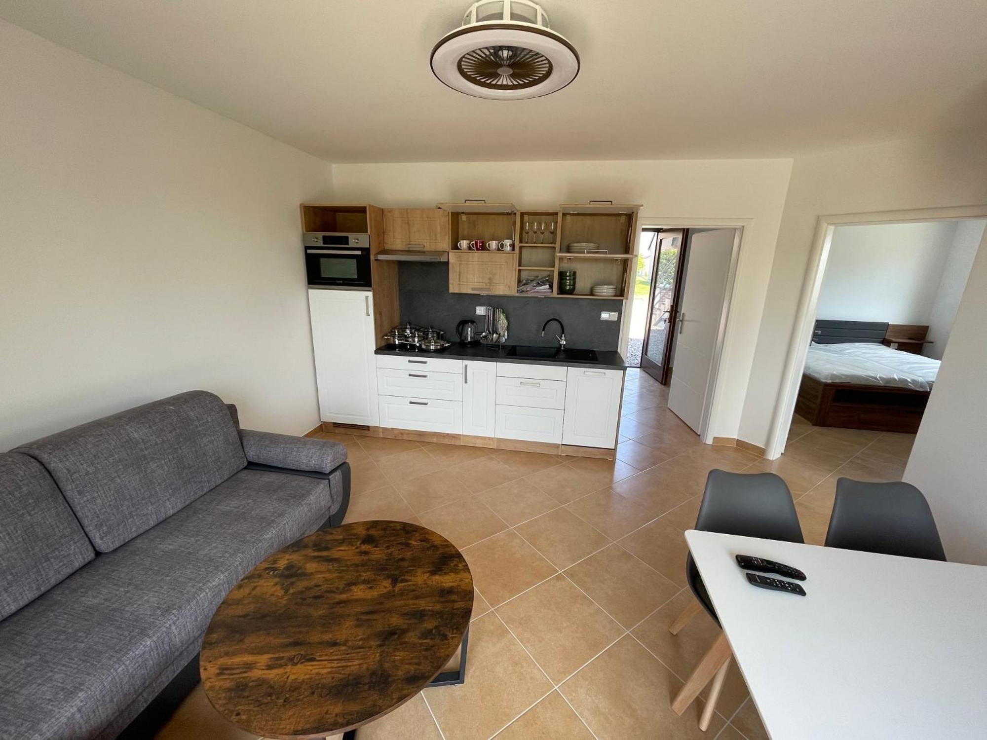 Lake View Apartments Near Golf Resort Kuneticka Hora, Dritec ปาร์ดูบิตเซ ห้อง รูปภาพ