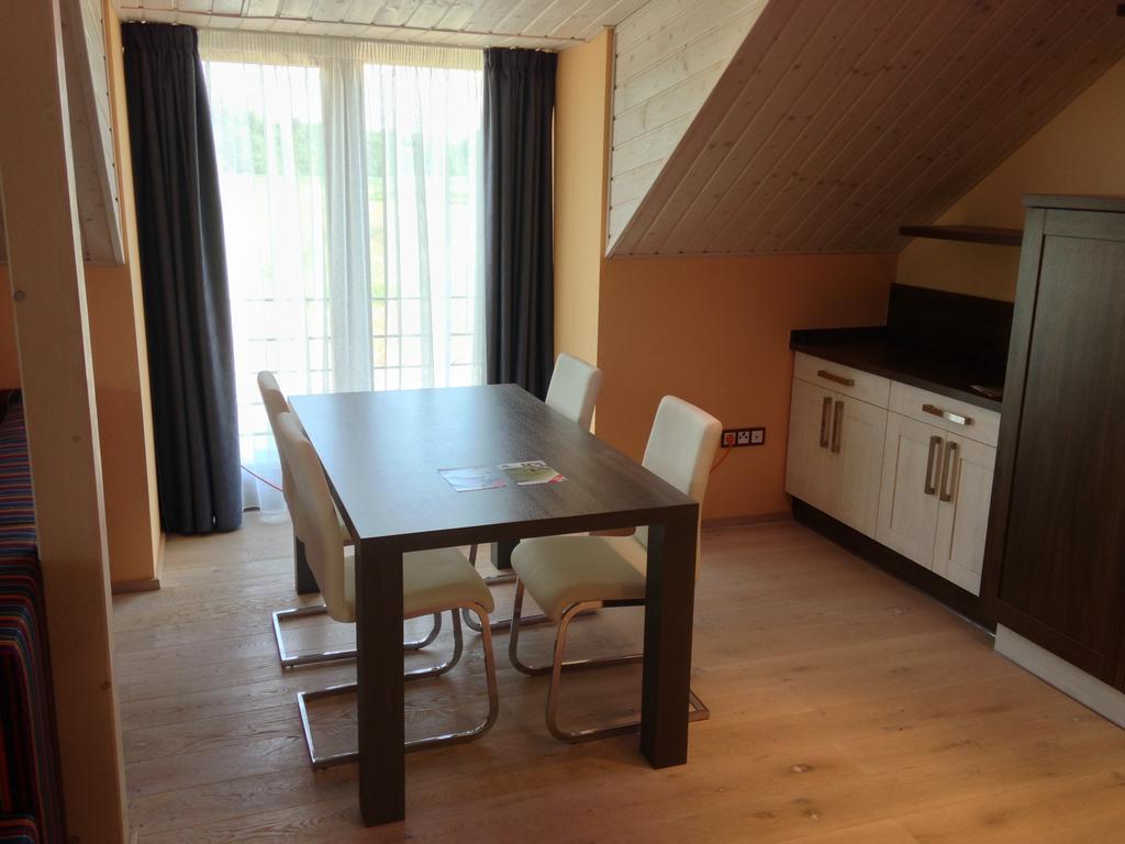 Lake View Apartments Near Golf Resort Kuneticka Hora, Dritec ปาร์ดูบิตเซ ห้อง รูปภาพ