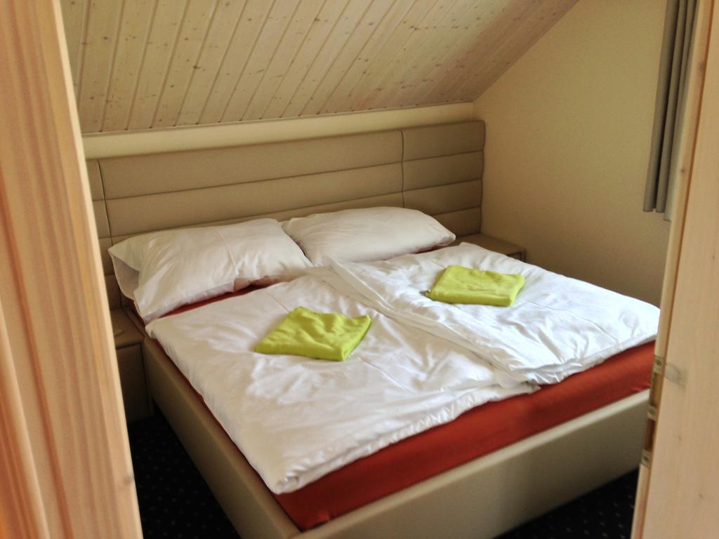 Lake View Apartments Near Golf Resort Kuneticka Hora, Dritec ปาร์ดูบิตเซ ห้อง รูปภาพ