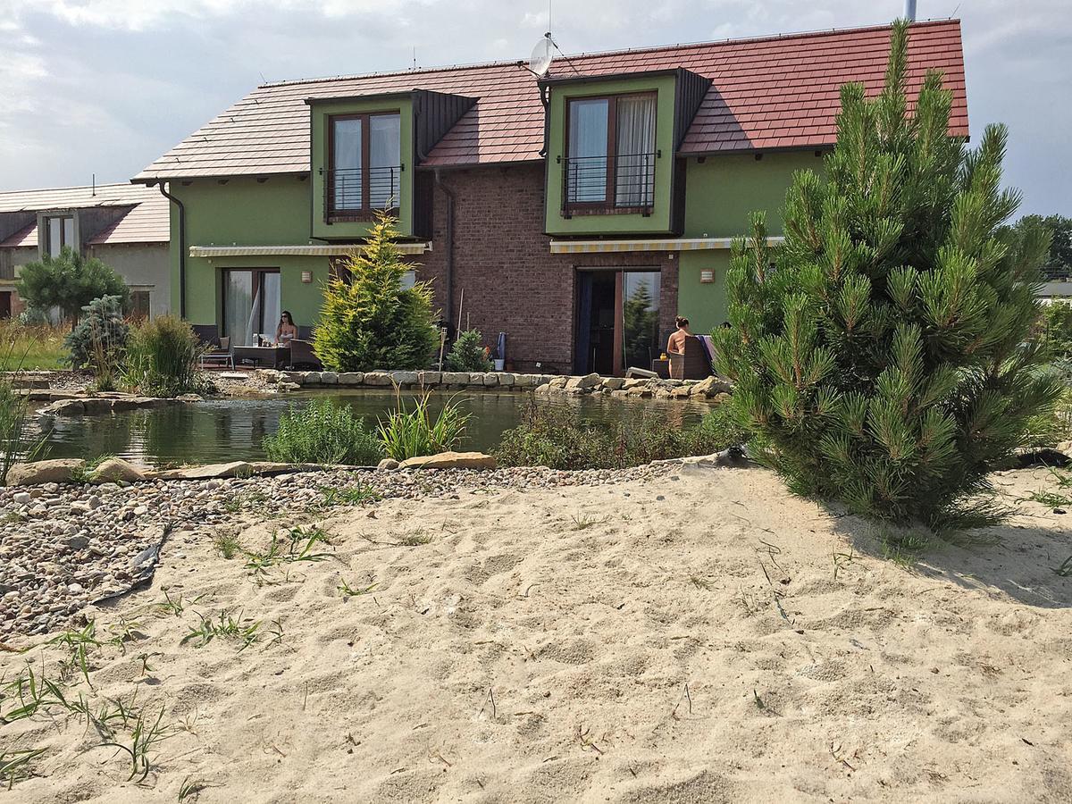 Lake View Apartments Near Golf Resort Kuneticka Hora, Dritec ปาร์ดูบิตเซ ภายนอก รูปภาพ