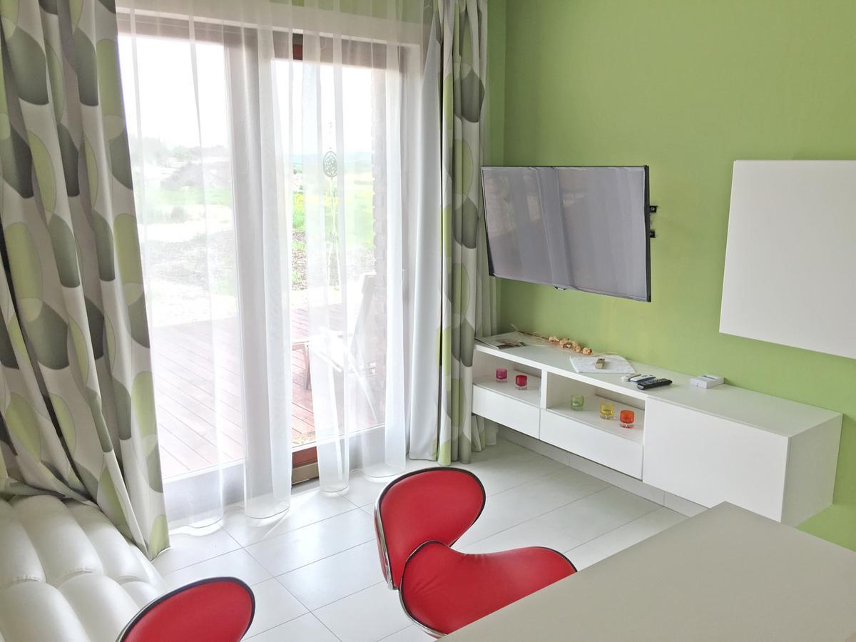 Lake View Apartments Near Golf Resort Kuneticka Hora, Dritec ปาร์ดูบิตเซ ภายนอก รูปภาพ