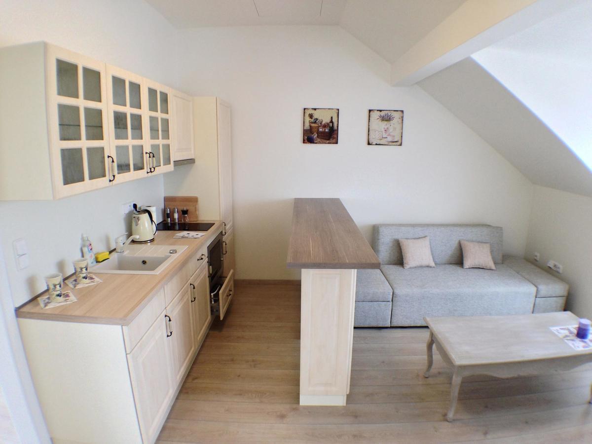Lake View Apartments Near Golf Resort Kuneticka Hora, Dritec ปาร์ดูบิตเซ ภายนอก รูปภาพ