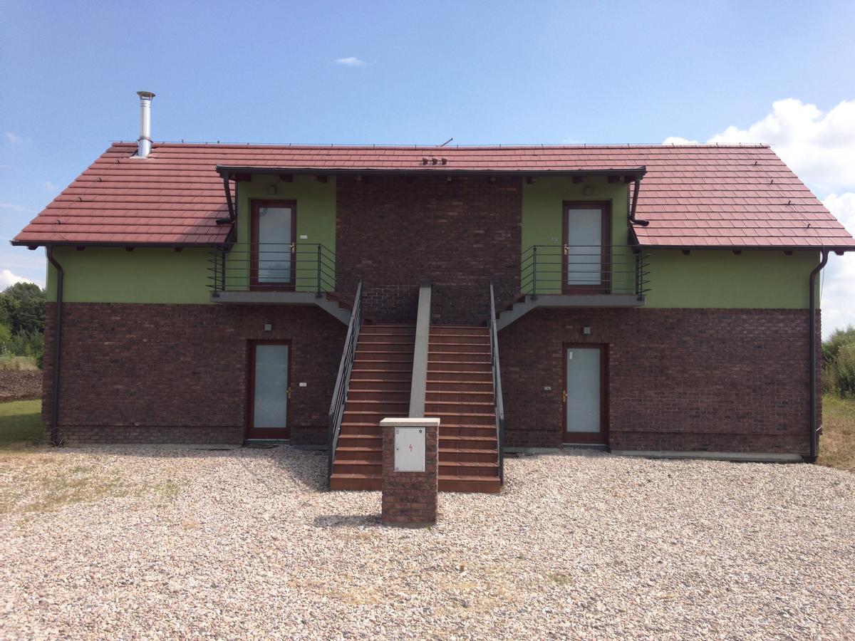 Lake View Apartments Near Golf Resort Kuneticka Hora, Dritec ปาร์ดูบิตเซ ภายนอก รูปภาพ
