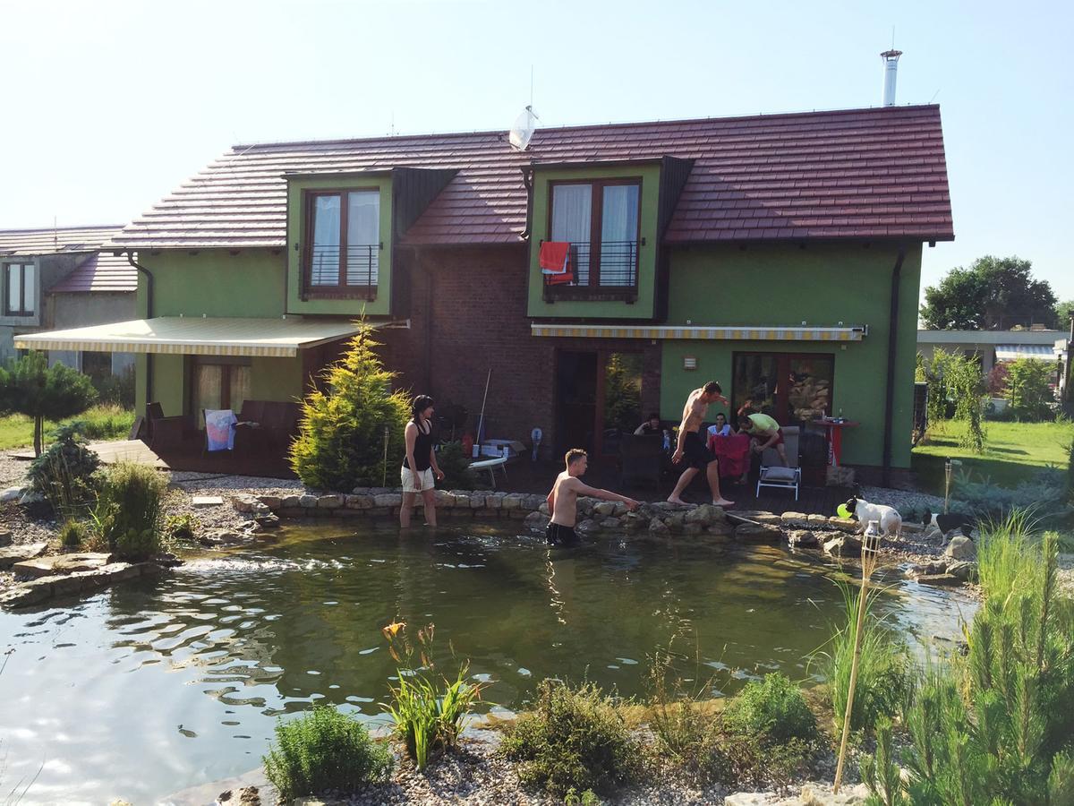Lake View Apartments Near Golf Resort Kuneticka Hora, Dritec ปาร์ดูบิตเซ ภายนอก รูปภาพ